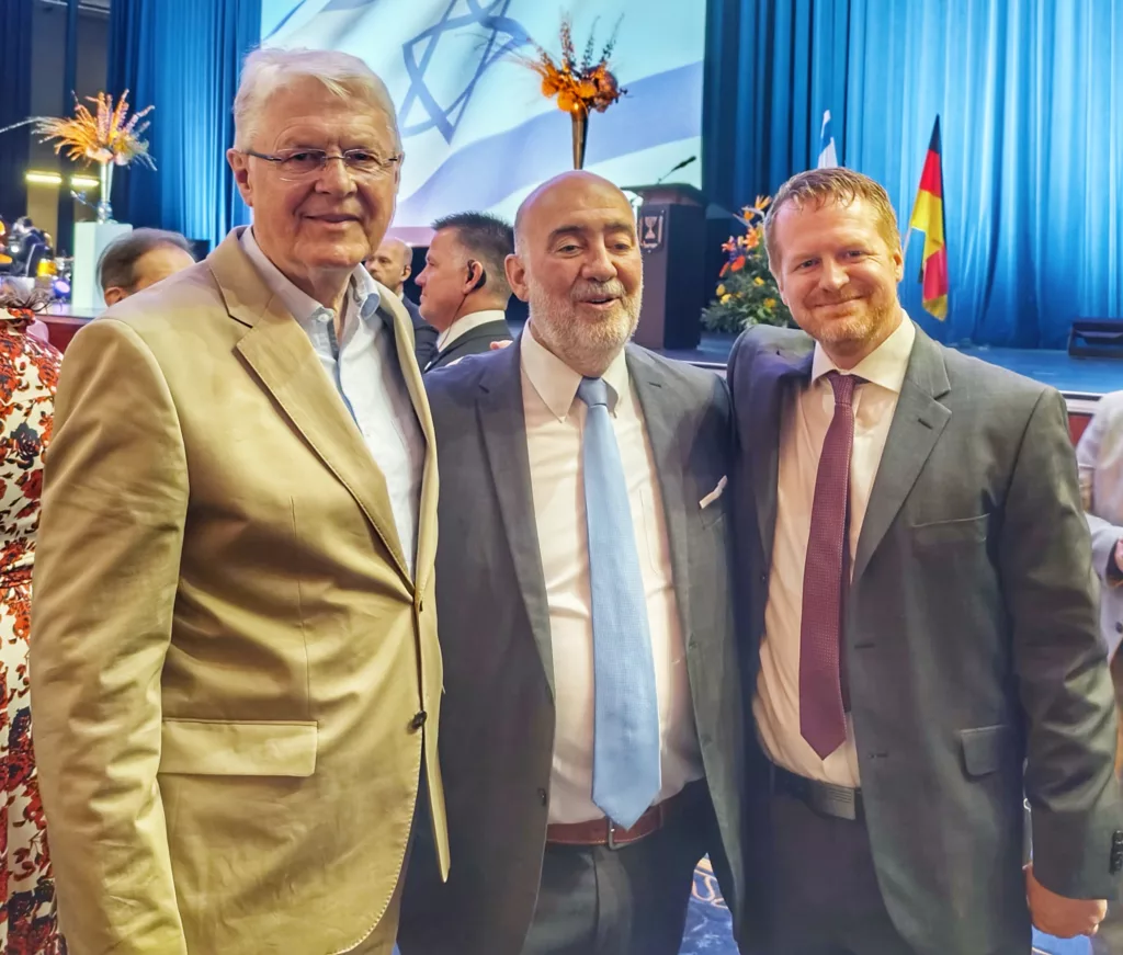 Wieland Giebel, Botschafter Ron Prosor und Enno Lenze